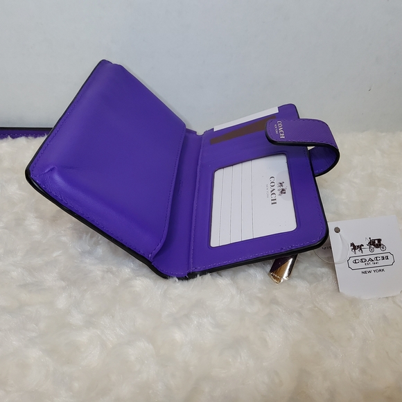 Coach Vibrant Purple Wristlet - Picture 4 of 10